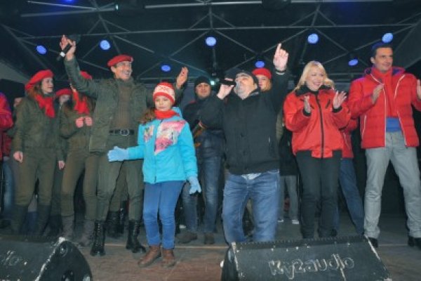 Concert în Piaţa CET. Minune i-a dedicat o melodie primarului Constanţei: 